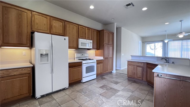 Detail Gallery Image 11 of 24 For 19460 Tor Hill, Apple Valley,  CA 92308 - 2 Beds | 2 Baths