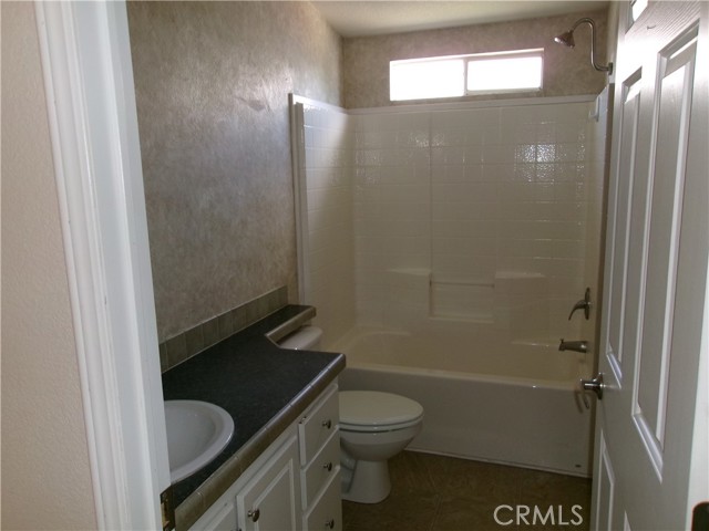 Detail Gallery Image 50 of 61 For 13983 Silver Lake Pl, Victorville,  CA 92395 - 3 Beds | 2 Baths