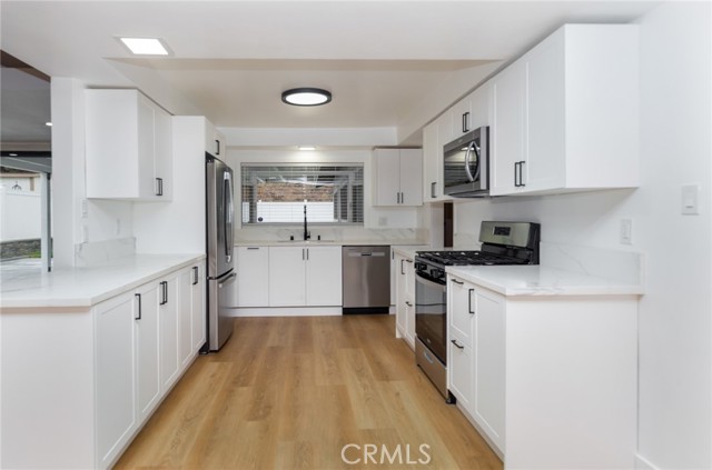 Detail Gallery Image 8 of 29 For 27220 Seco Canyon Road, Saugus,  CA 91350 - 5 Beds | 2 Baths