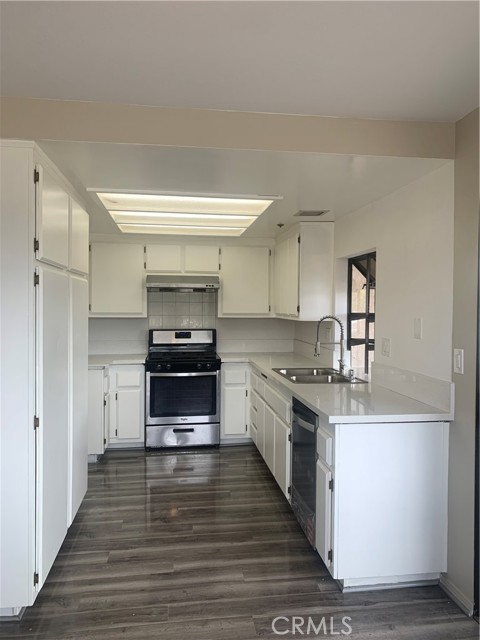 10852 Walnut Street, Los Alamitos CA: https://media.crmls.org/medias/6fc5a796-8821-4c7a-85d3-9df07de6e943.jpg