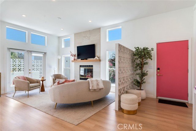 Detail Gallery Image 2 of 33 For 2723 N Junipero, Palm Springs,  CA 92262 - 3 Beds | 2 Baths