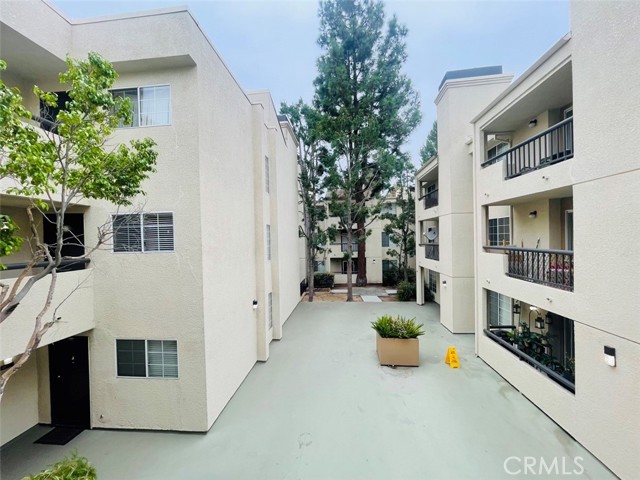 Detail Gallery Image 8 of 15 For 5565 Canoga Ave #120,  Woodland Hills,  CA 91367 - 1 Beds | 1 Baths