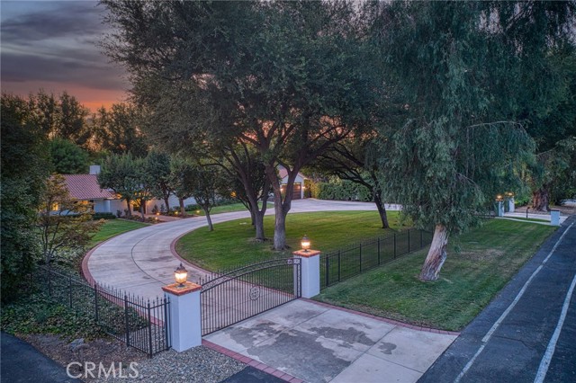 6695 N Van Ness Boulevard, Fresno CA: https://media.crmls.org/medias/6fc72d07-d4af-4d99-9918-26979fdd8646.jpg