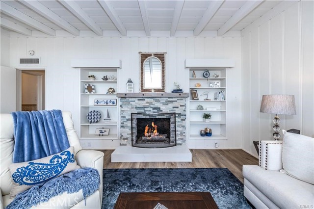 Detail Gallery Image 14 of 44 For 35325 Beach Rd, Dana Point,  CA 92624 - 4 Beds | 2/1 Baths