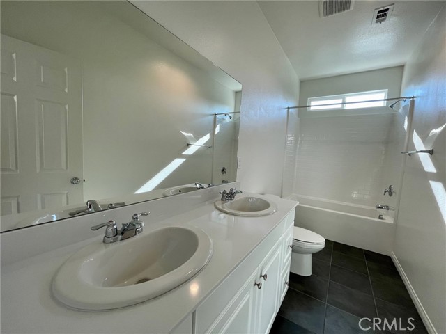 Detail Gallery Image 8 of 16 For 949 E 3rd. St, Santa Ana,  CA 92701 - 4 Beds | 3/1 Baths