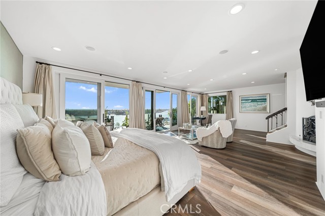 Detail Gallery Image 6 of 66 For 2301 Pacific Dr, Corona Del Mar,  CA 92625 - 4 Beds | 3/1 Baths