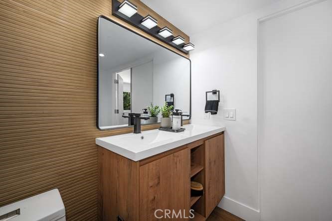 https://media.crmls.org/medias/6fc8e910-2f7e-475a-a071-c984d5bdc495.jpg?preset=X-Large