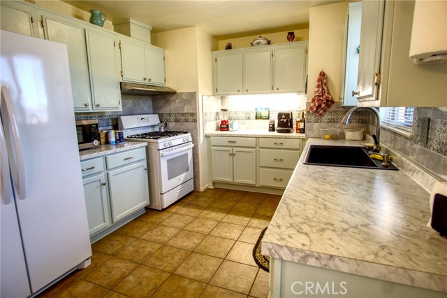6367 Split Rock Avenue, 29 Palms CA: https://media.crmls.org/medias/6fc8f0db-5063-4fa6-ba0b-028f6893ccf6.jpg