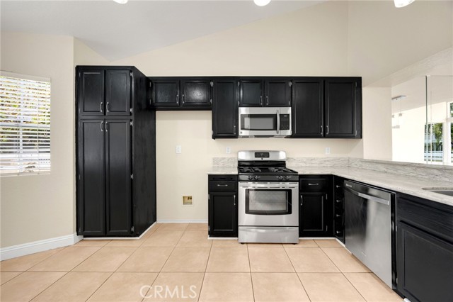 Detail Gallery Image 4 of 26 For 3740 S Bear St #123 #F,  Santa Ana,  CA 92704 - 2 Beds | 2 Baths