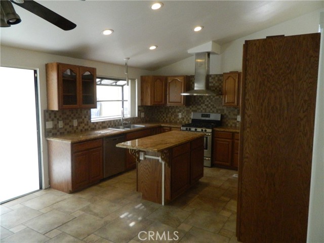 Detail Gallery Image 8 of 15 For 140 W Pioneer Ave #104,  Redlands,  CA 92374 - 3 Beds | 2 Baths