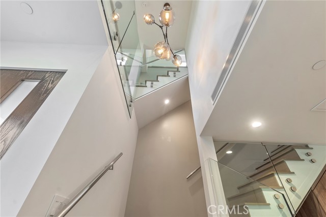 Detail Gallery Image 18 of 41 For 14157 Tiara St #101,  Sherman Oaks,  CA 91401 - 3 Beds | 5 Baths