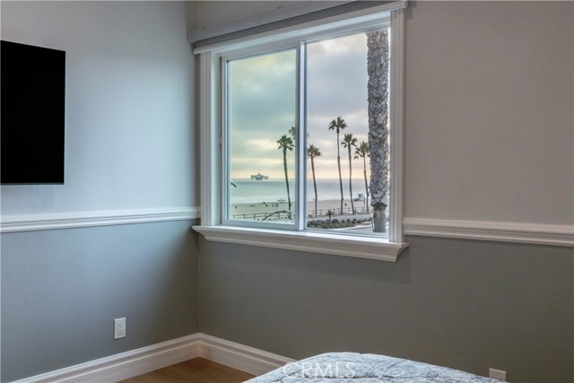 1516 Pacific Coast, Huntington Beach CA: https://media.crmls.org/medias/6fcbdddf-2c43-4c03-b016-f27b7a4f9431.jpg