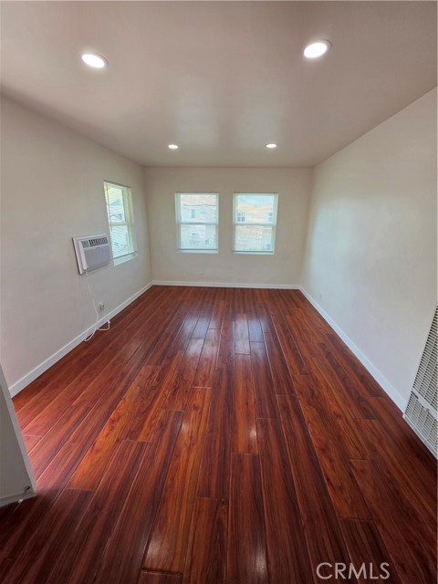 Detail Gallery Image 7 of 10 For 5863 Whitnall #4,  North Hollywood,  CA 91601 - 2 Beds | 1 Baths