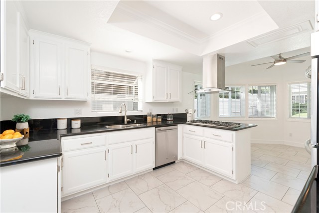Detail Gallery Image 13 of 75 For 2205 Clark Ln a,  Redondo Beach,  CA 90278 - 3 Beds | 2/1 Baths