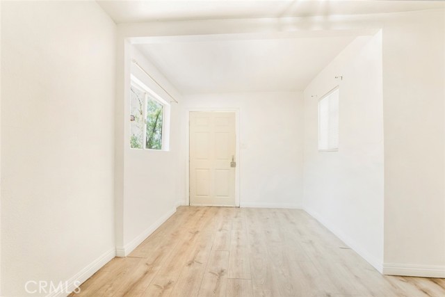 10058 Sunland Boulevard, Sunland CA: https://media.crmls.org/medias/6fd0402c-d697-4092-a2c9-aa45f2d3e013.jpg