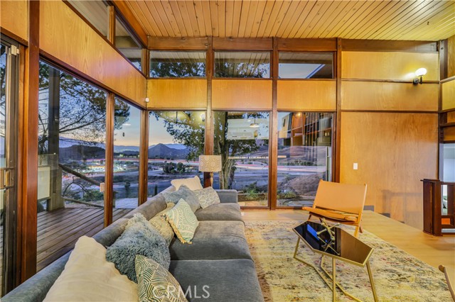 20289 Westpoint Drive, Riverside CA: https://media.crmls.org/medias/6fd04df9-bac4-46d0-9c57-1bbc0fd5e46d.jpg
