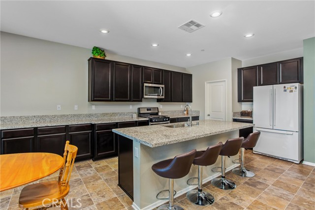 Detail Gallery Image 12 of 35 For 1156 Poinsettia Cir, Calimesa,  CA 92320 - 4 Beds | 2 Baths
