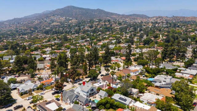 732 Cordova Avenue, Glendale CA: https://media.crmls.org/medias/6fd19f09-fccd-45df-a851-c3a056ee6baf.jpg
