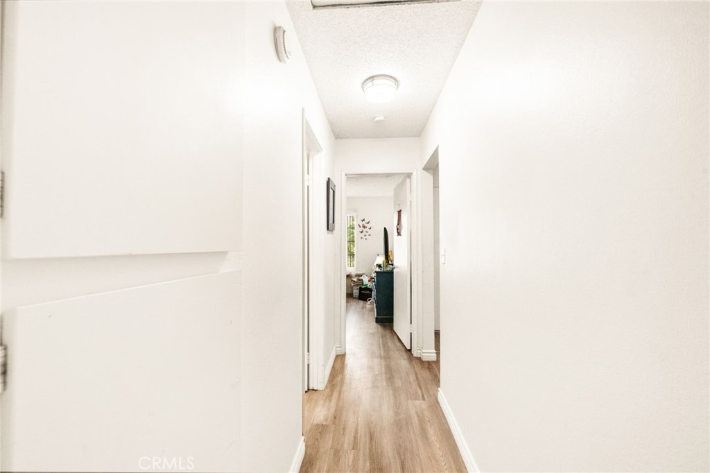 https://media.crmls.org/medias/6fd1b7f1-8b60-4547-bc48-1ea4e965d524.jpg?preset=X-Large