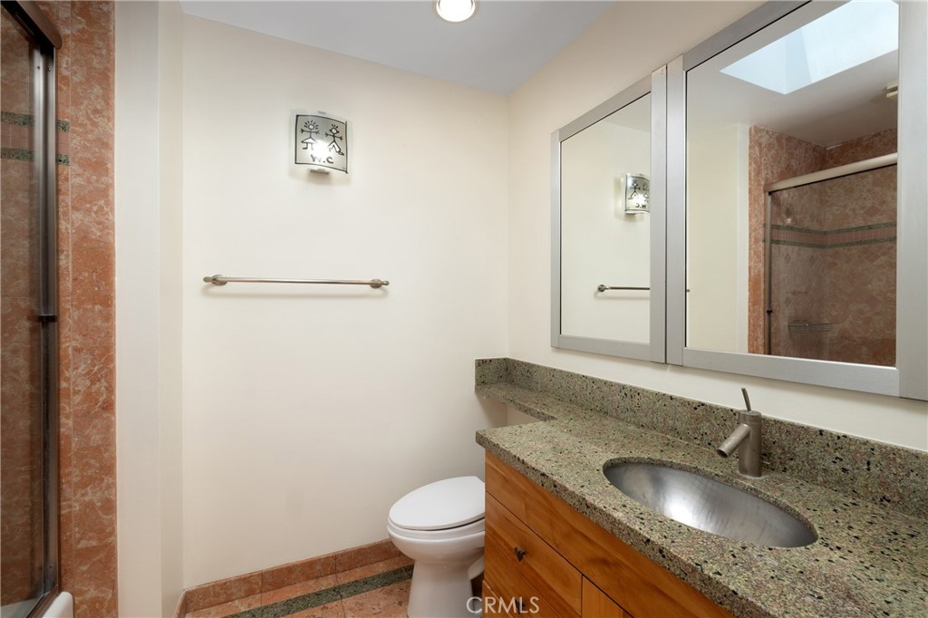 https://media.crmls.org/medias/6fd2375b-a583-4e5f-96bb-b068e109e2bc.jpg?preset=X-Large