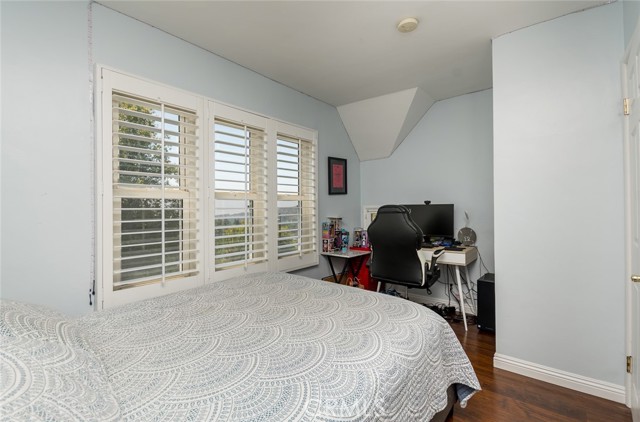 1967 Hilldale Drive, La Canada Flintridge CA: https://media.crmls.org/medias/6fd3c643-521f-43c7-8ce6-0310052719fc.jpg