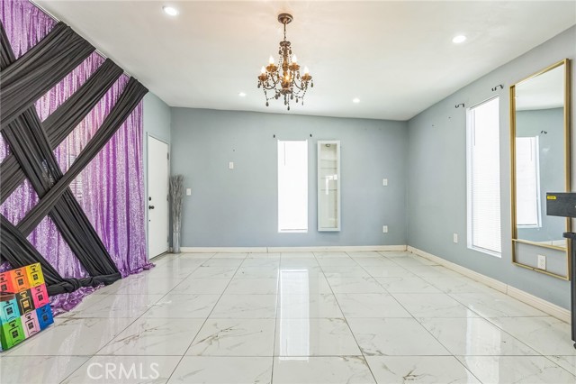 1725 Le Niche Lane, Lancaster CA: https://media.crmls.org/medias/6fd496c0-606a-477d-80e4-c534044ce983.jpg