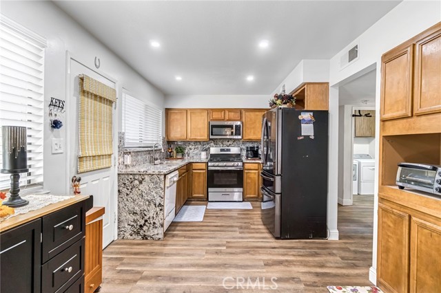 Detail Gallery Image 8 of 25 For 1751 W Santa Ana, Fresno,  CA 93705 - 2 Beds | 2/1 Baths