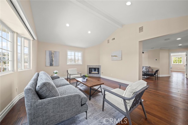 400 Campdell Street, Playa del Rey CA: https://media.crmls.org/medias/6fd60dbe-3b0b-4c6f-a9d7-1cf4a27ca3b0.jpg