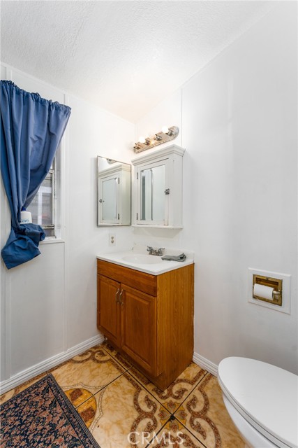 17225 Valley Boulevard, Fontana CA: https://media.crmls.org/medias/6fd698bf-9ecb-4256-8b5c-b1bce57cf1de.jpg
