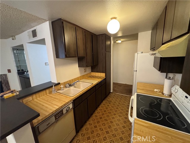 Detail Gallery Image 6 of 27 For 8535 W West Knoll #202,  West Hollywood,  CA 90069 - 2 Beds | 2 Baths