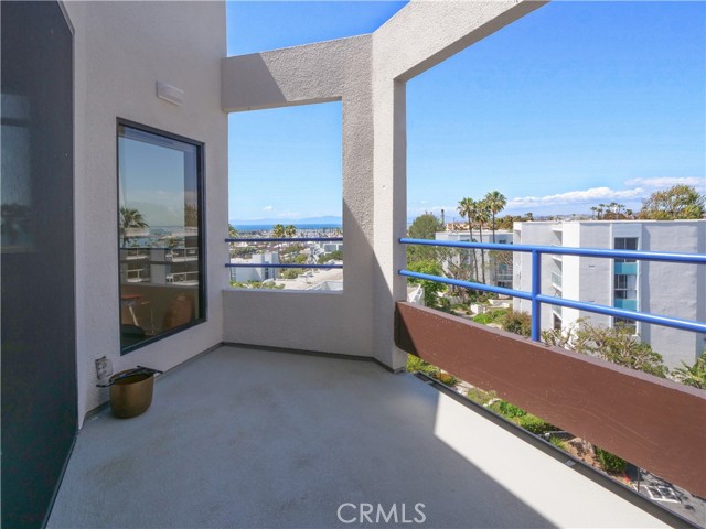 Detail Gallery Image 8 of 35 For 520 the Village #408,  Redondo Beach,  CA 90277 - 3 Beds | 2 Baths