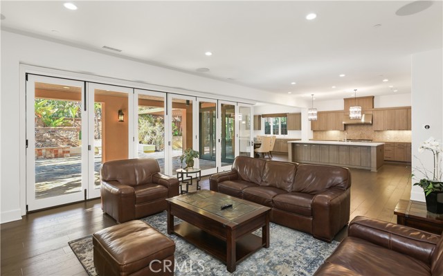 Detail Gallery Image 36 of 61 For 115 Candleglow, Irvine,  CA 92602 - 5 Beds | 5/1 Baths