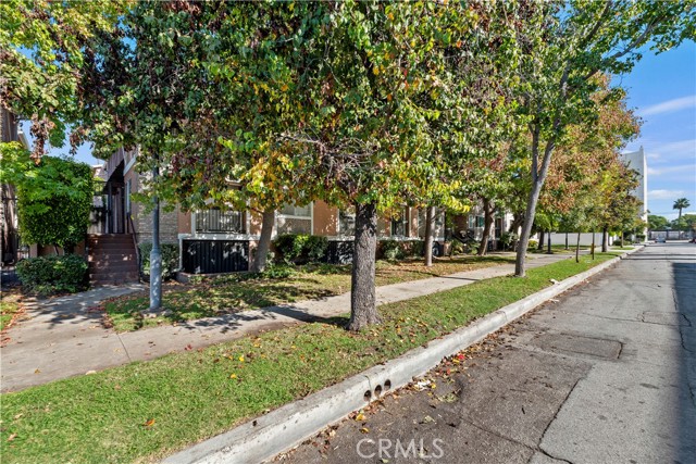 Detail Gallery Image 4 of 46 For 147 W Acacia Avenue Unit#104, Glendale,  CA 91204 - 2 Beds | 2/1 Baths