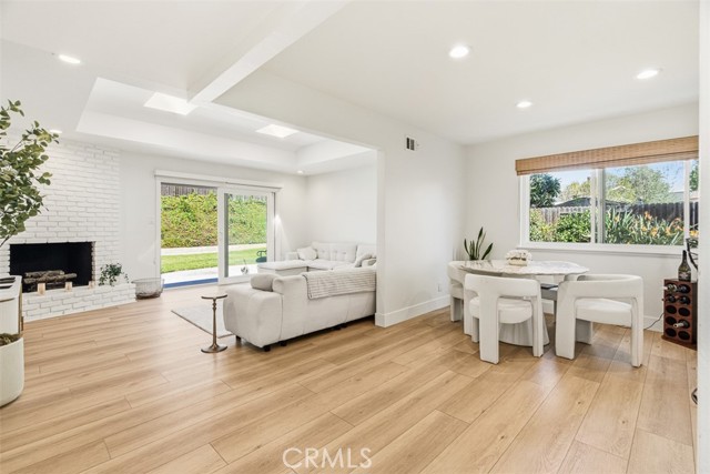 Detail Gallery Image 15 of 46 For 1301 Cameo Dr, Tustin,  CA 92780 - 4 Beds | 2 Baths