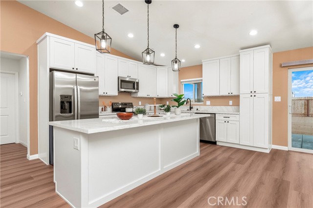 Detail Gallery Image 13 of 25 For 8225 Peach Ave, California City,  CA 93505 - 3 Beds | 4 Baths