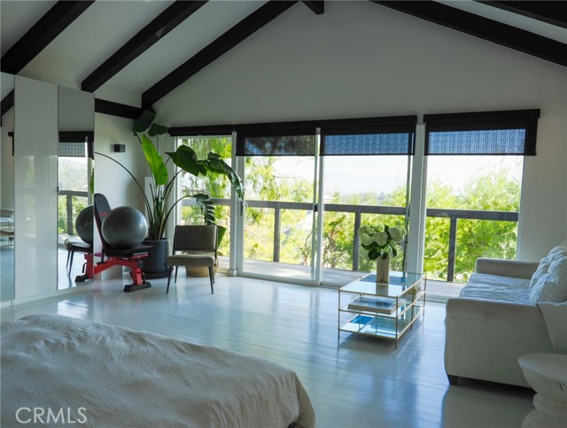 Detail Gallery Image 16 of 28 For 5177 Medina Rd, Woodland Hills,  CA 91364 - 3 Beds | 3 Baths