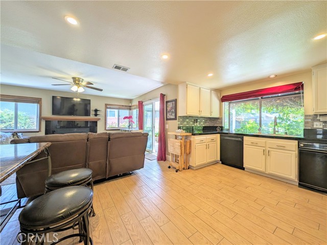 Detail Gallery Image 18 of 59 For 1738 Cambridge Cir, Redlands,  CA 92374 - 3 Beds | 2/1 Baths