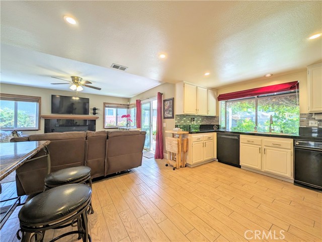 Detail Gallery Image 18 of 59 For 1738 Cambridge Cir, Redlands,  CA 92374 - 3 Beds | 2/1 Baths