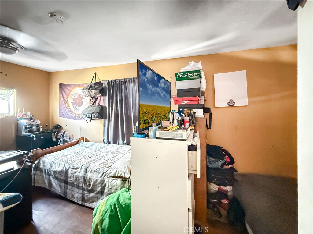 https://media.crmls.org/medias/6fda2b7f-d21c-4b19-ba8d-882a0dd2fb31.jpg?preset=X-Large