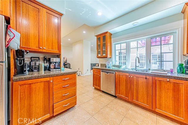 26 Seton, Irvine CA: https://media.crmls.org/medias/6fdabeb3-b070-412b-9aeb-83e34e253e04.jpg