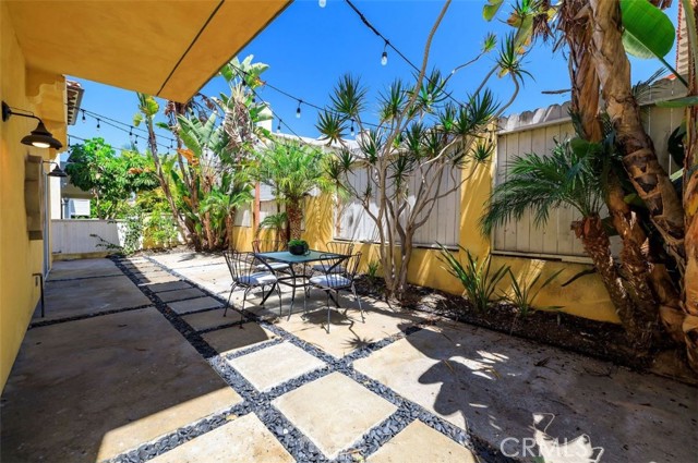 Detail Gallery Image 27 of 29 For 202 N Irena Ave #B,  Redondo Beach,  CA 90277 - 3 Beds | 2/1 Baths