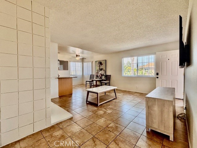 Detail Gallery Image 12 of 21 For 17102 Emerald, Huntington Beach,  CA 92647 - 3 Beds | 2 Baths