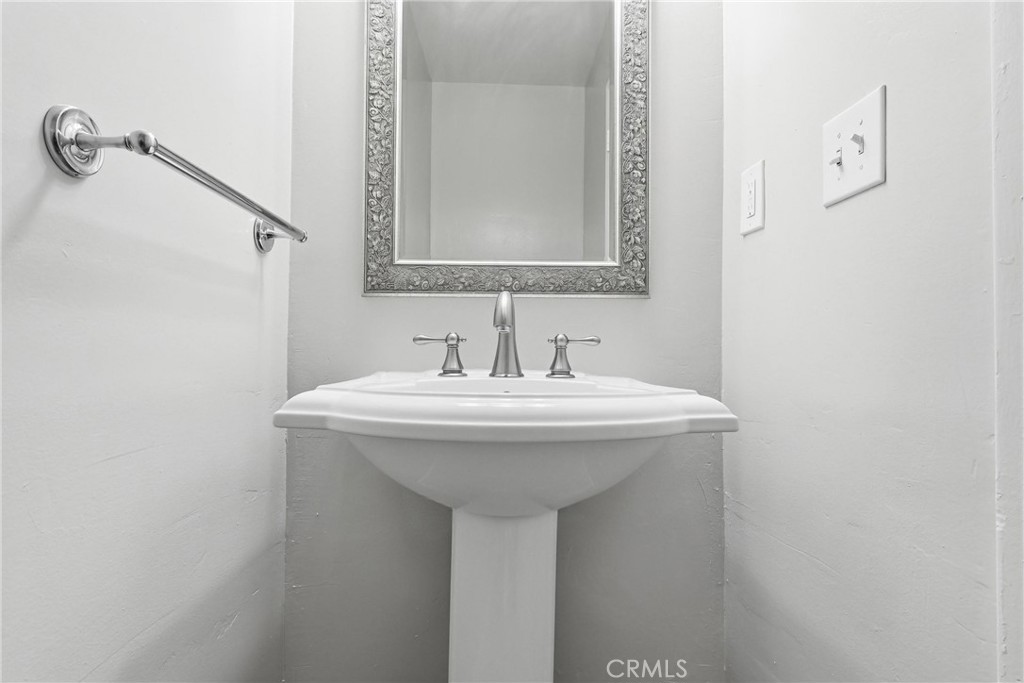 https://media.crmls.org/medias/6fdcbd89-01a5-43cf-900f-4a6bd89f654c.jpg?preset=X-Large