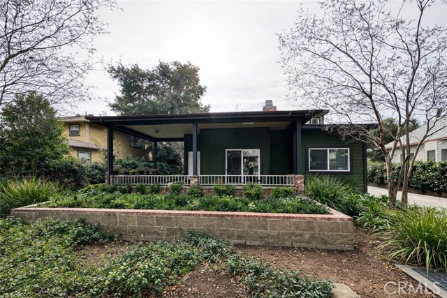 Detail Gallery Image 2 of 4 For 537 Cypress, Pasadena,  CA 91103 - 3 Beds | 3 Baths