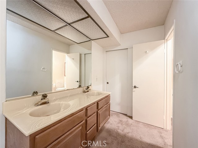 20027 Community Street, Winnetka CA: https://media.crmls.org/medias/6fde2eee-20dd-4e13-9181-2b3b2ea90c84.jpg