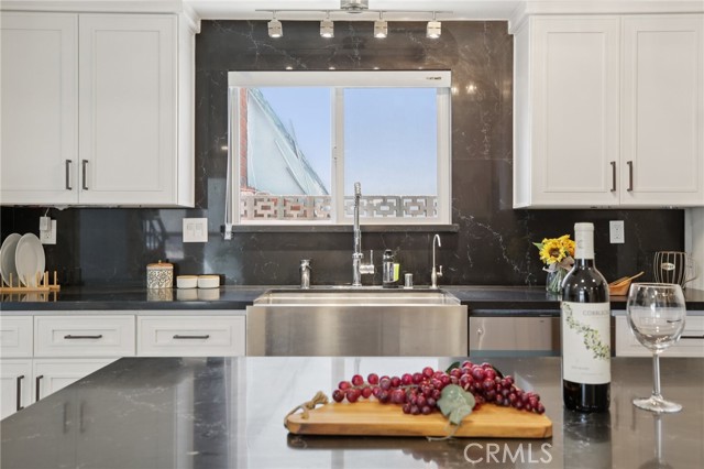 Detail Gallery Image 13 of 60 For 1533 W San Lorenzo Ave, Santa Ana,  CA 92704 - 5 Beds | 3 Baths
