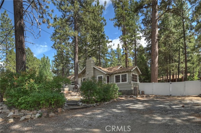 Detail Gallery Image 3 of 31 For 41617 Brownie Ln, Big Bear Lake,  CA 92315 - 4 Beds | 3 Baths