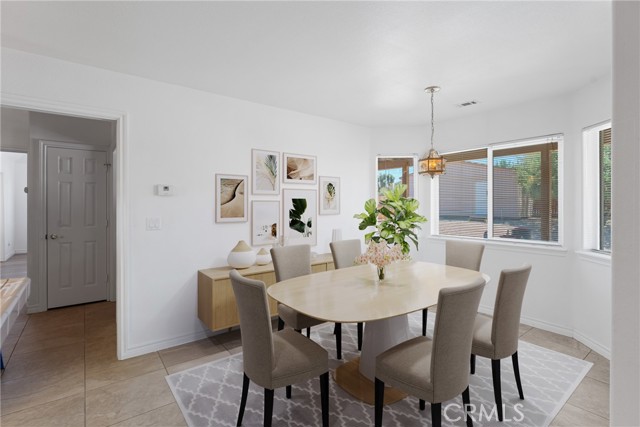 Detail Gallery Image 3 of 37 For 9735 Highland Rd, Oak Hills,  CA 92344 - 3 Beds | 3 Baths