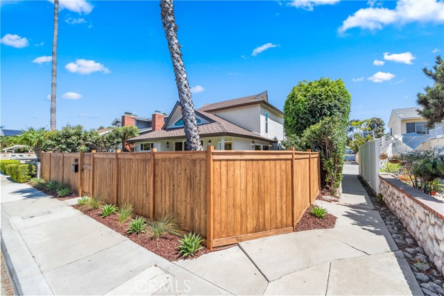 5309 E Appian Way, Long Beach CA: https://media.crmls.org/medias/6fe0d953-1c5d-4c1a-89df-483210e862d8.jpg