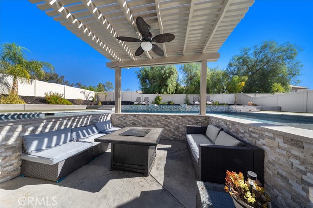 Detail Gallery Image 10 of 13 For 23407 Crystal Way, Wildomar,  CA 92595 - 5 Beds | 3 Baths